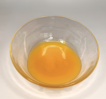 Blütenhonig creamy yellow in Schale, cremig